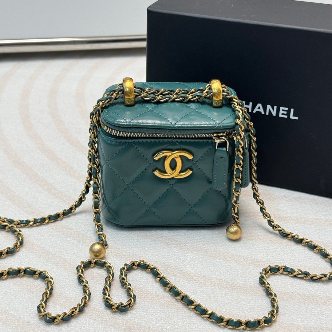 95新 Chanel/香奈儿 绿色 牛皮 双金珠化妆盒小废包/663762856