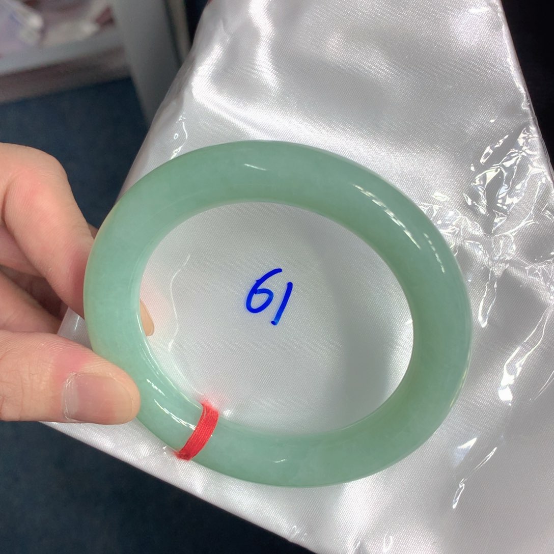 翡翠手镯（圆镯）未镶嵌翡翠