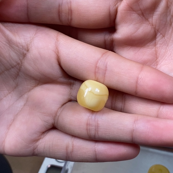 琥珀裸石未镶嵌老型珠