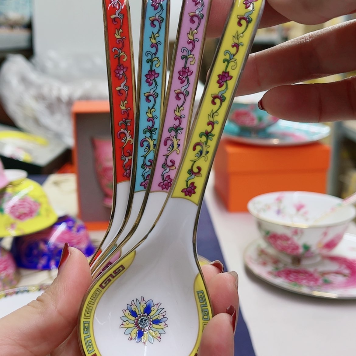 【闪购商品】骨瓷4个…………………………