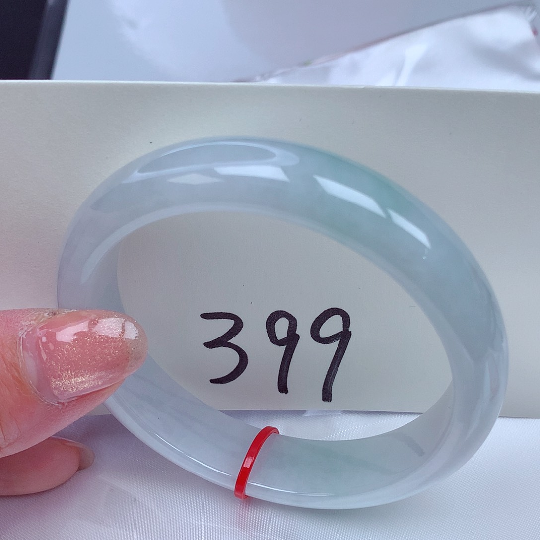 翡翠手镯未镶嵌翡翠