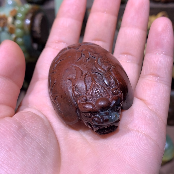 未镶嵌岫岩河磨玉（透闪石质玉）把件