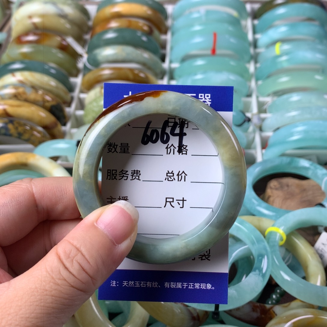 蛇纹石玉手镯未镶嵌温**雅6064