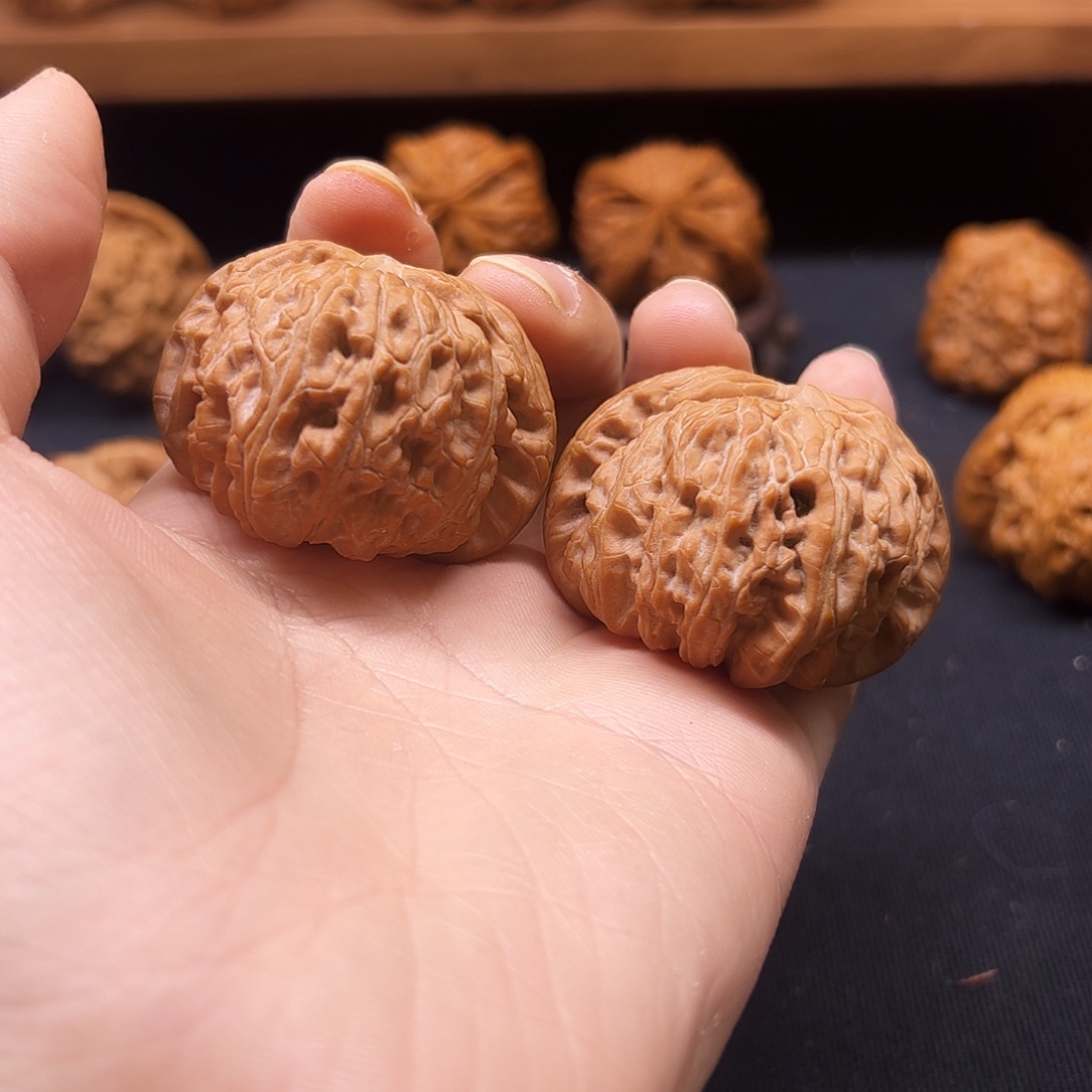 核桃把件红皮白狮子45全品