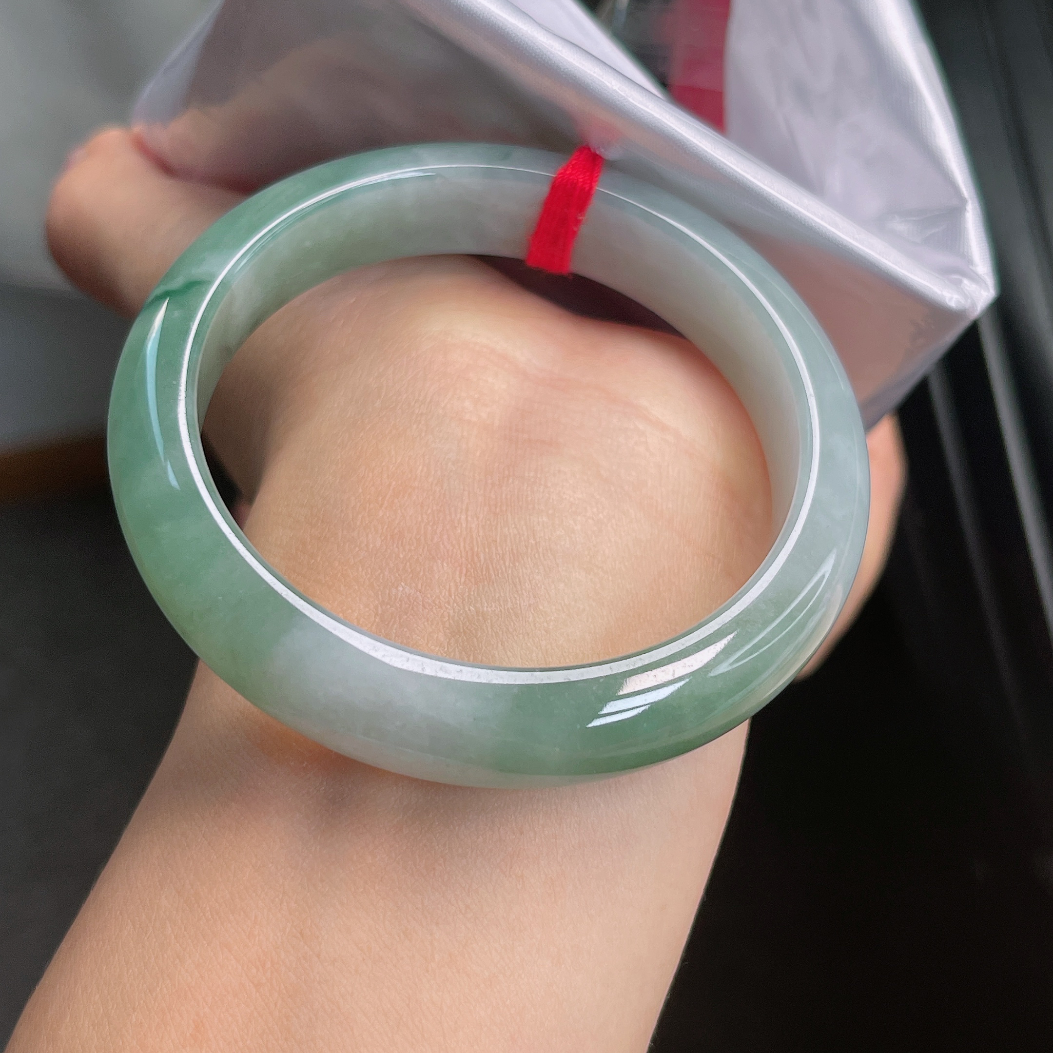 1504号 缅甸天然A货手镯53-54冰油双彩正圈手镯，有纹