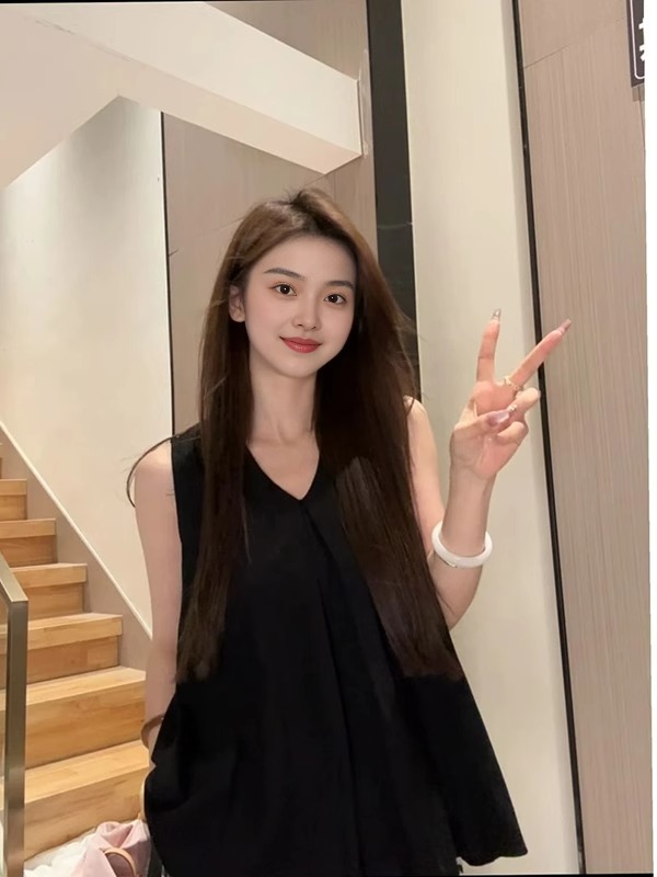 现货+现发+运费险休闲风简约通勤宽松型背心吊带显瘦夏季春日慢人
