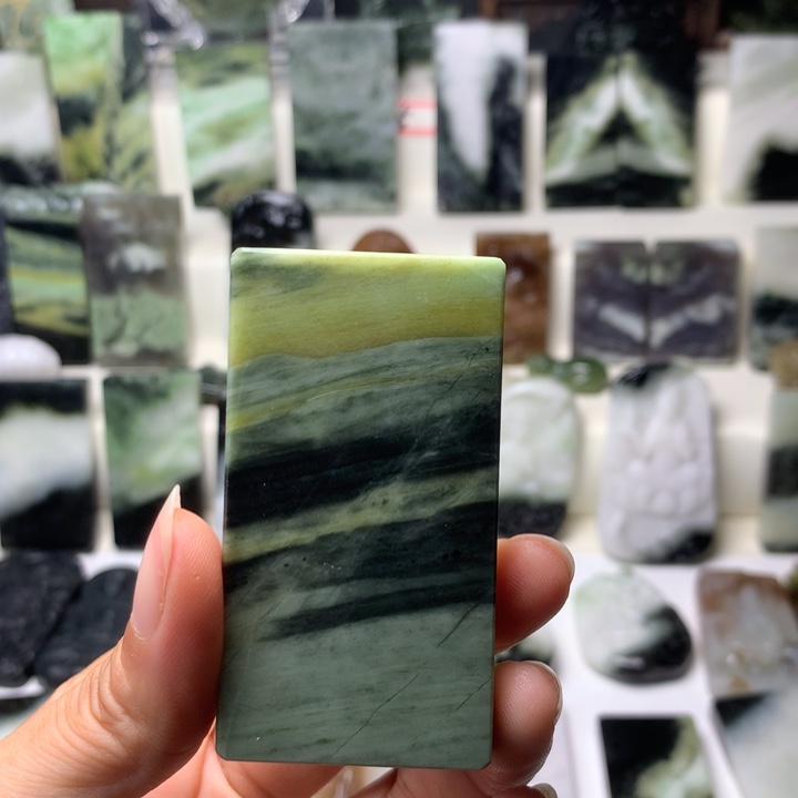 a***！独山玉未镶嵌颈饰