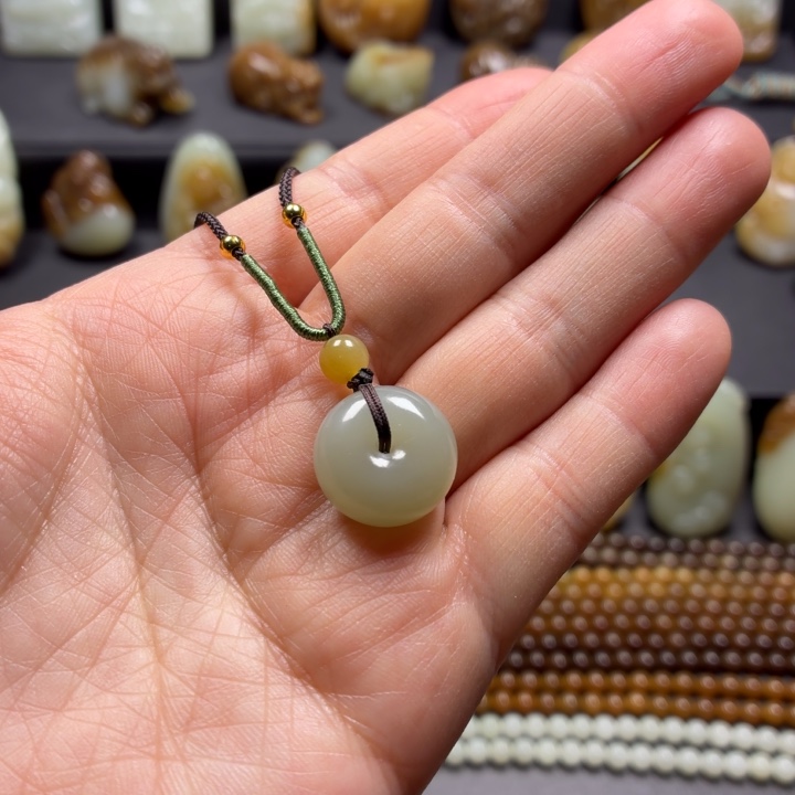 和田玉（糖玉）未镶嵌颈饰