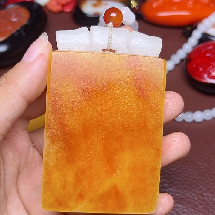 度***天和田玉未镶嵌颈饰