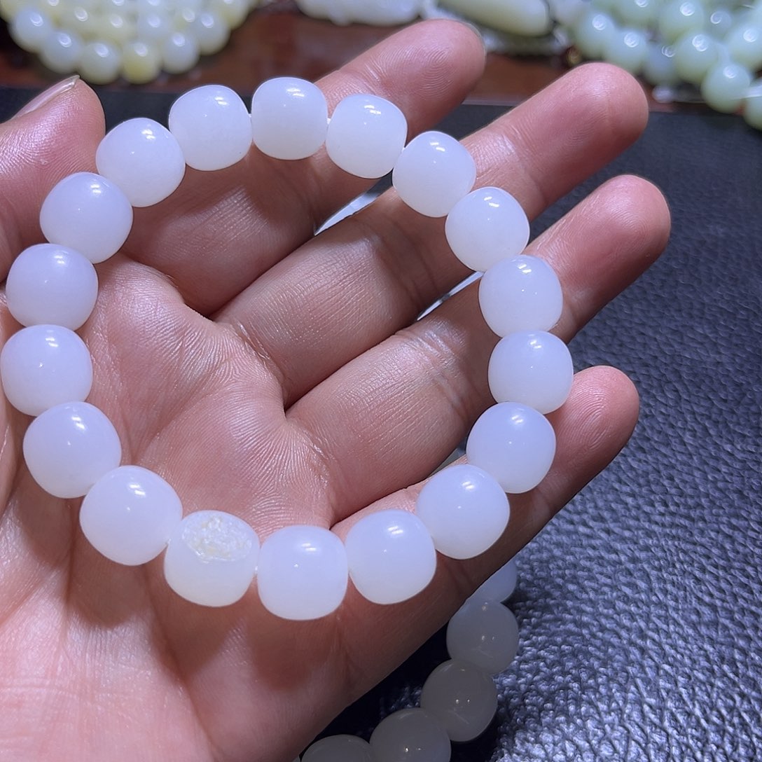 劉***凡和田玉未镶嵌手链