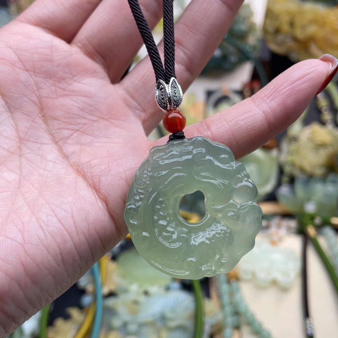 蛇纹石玉颈饰未镶嵌