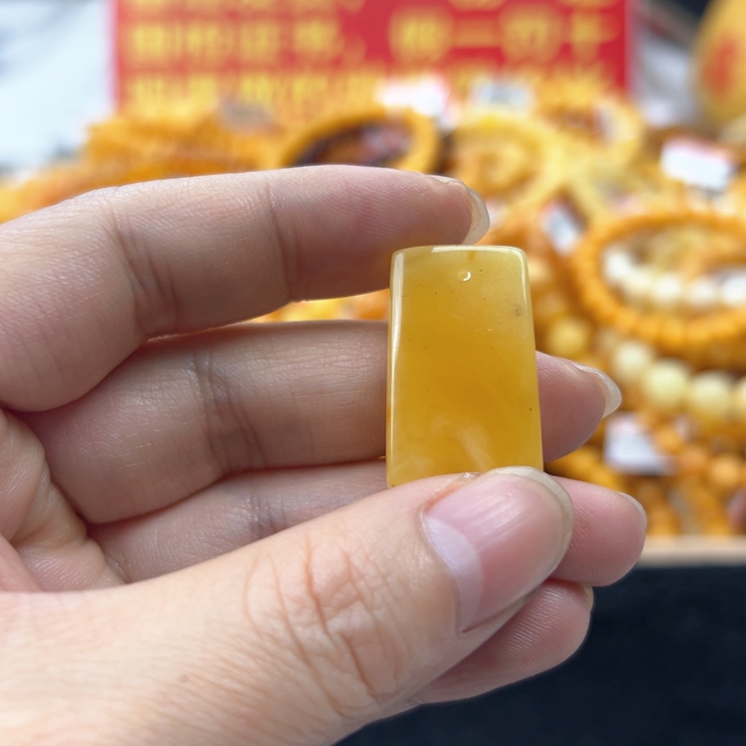 琥珀珠宝奇石未镶嵌