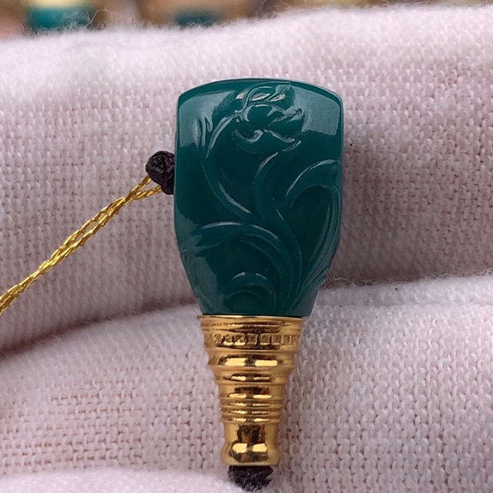 绿松石车挂18K金镶嵌