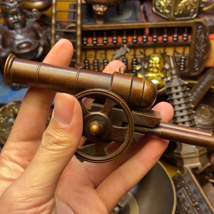 铜器摆件做工精良