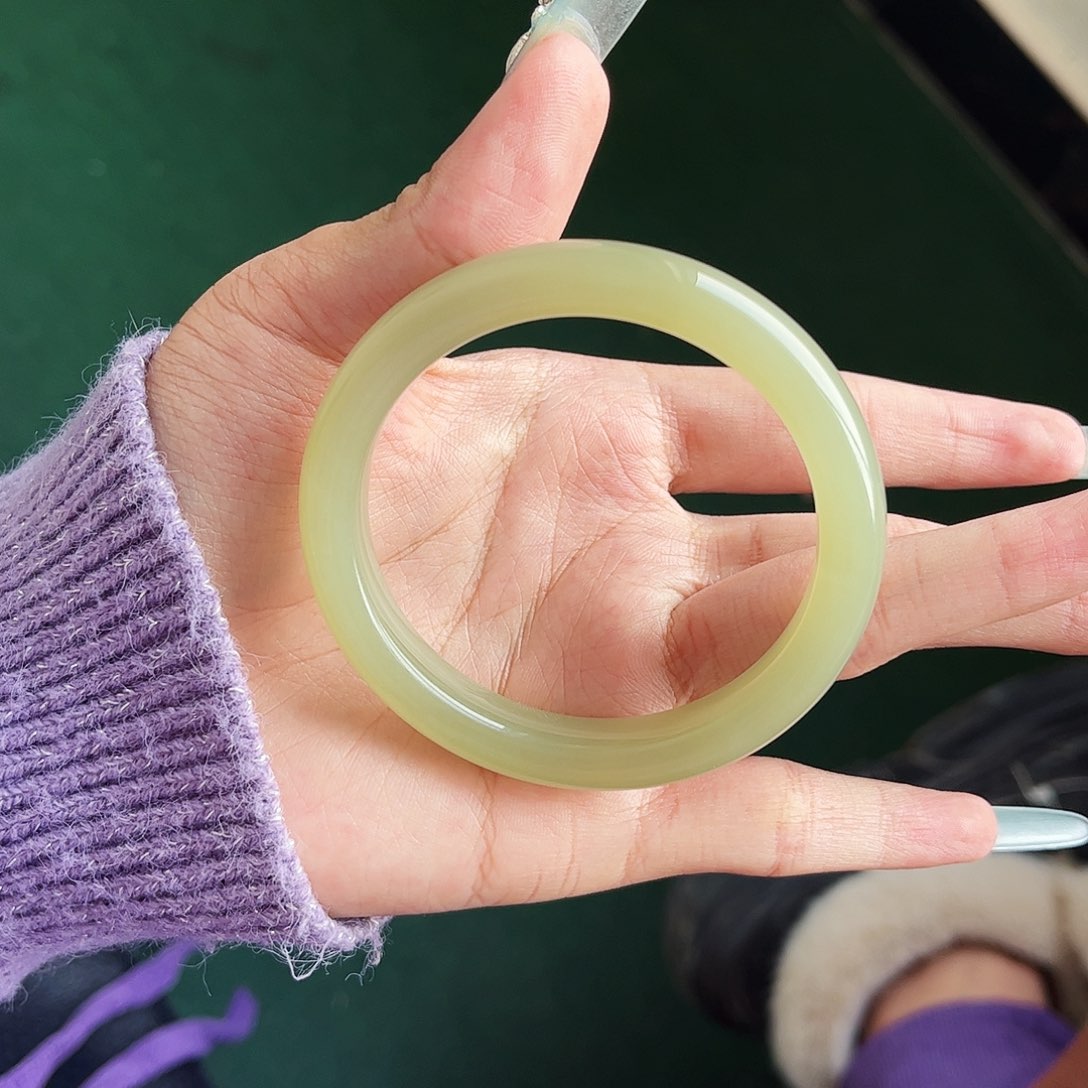 和田玉手镯未镶嵌