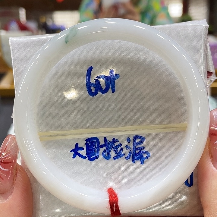 翡翠手镯未镶嵌翡翠手镯