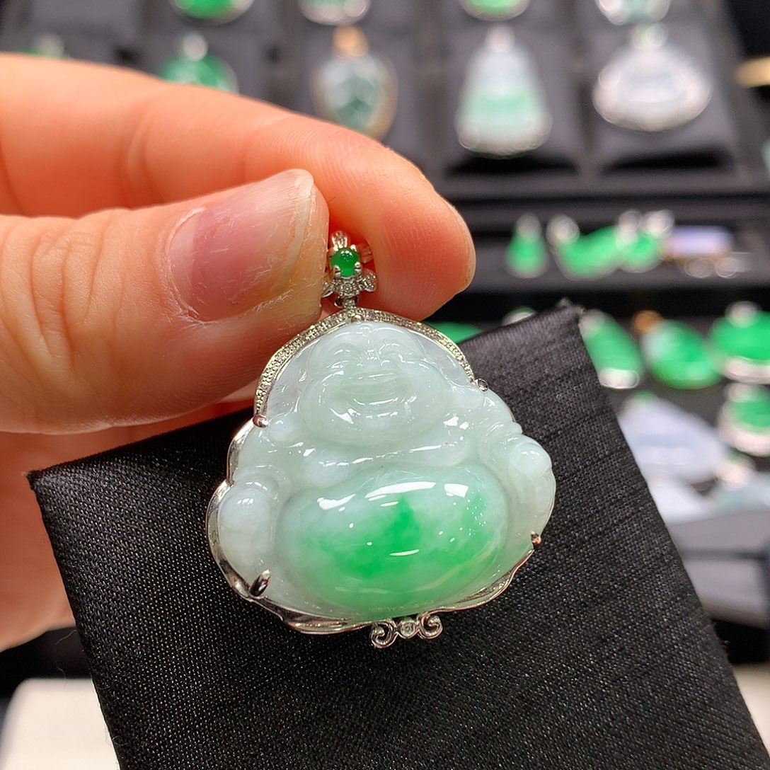 翡翠18K金镶嵌颈饰佛公