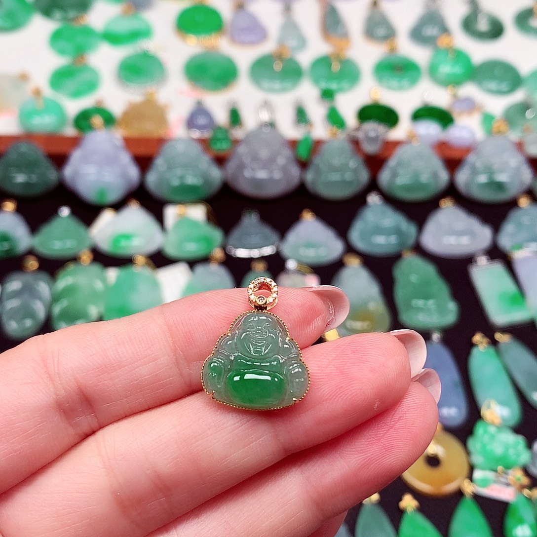 翡翠18K金镶嵌颈饰