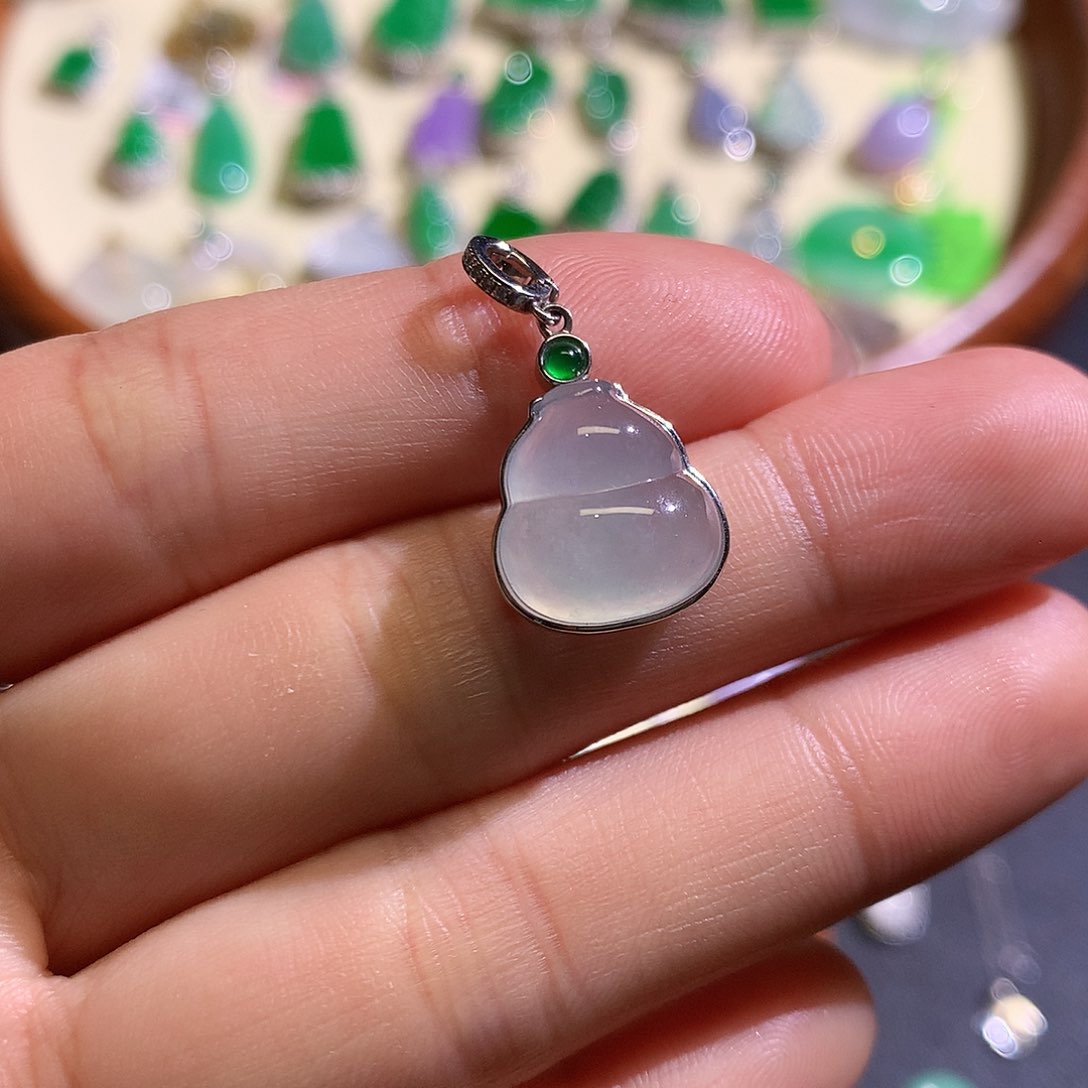 翡翠吊坠(不含链)18K金镶嵌