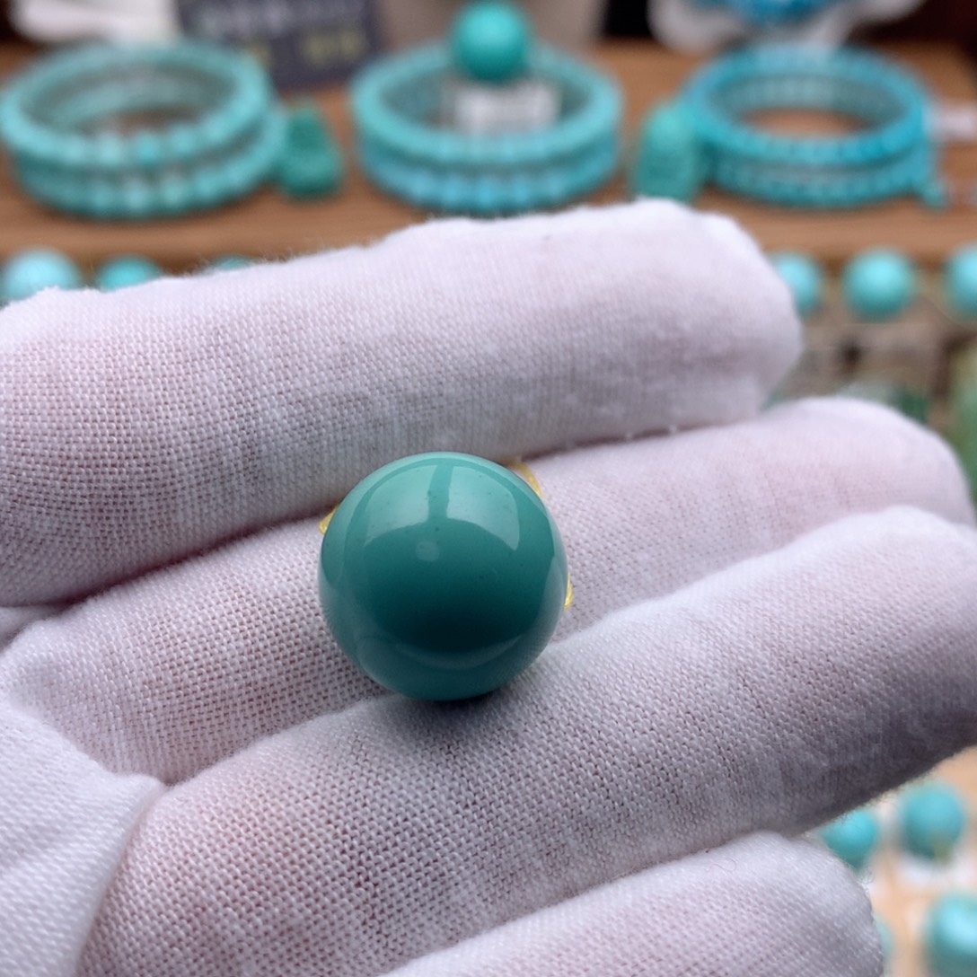 绿松石未镶嵌珠宝奇石