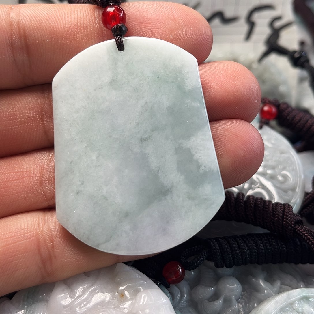 翡翠吊坠(赠链)未镶嵌