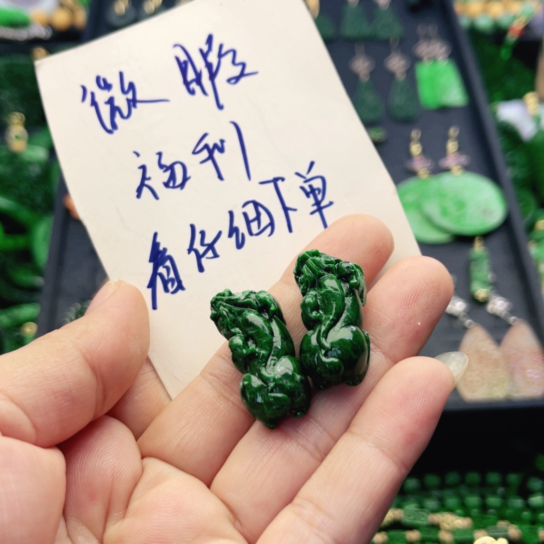 平***乐只买单纯的吊坠，没带链子，属的性质。貔貅，福利，有点瑕疵