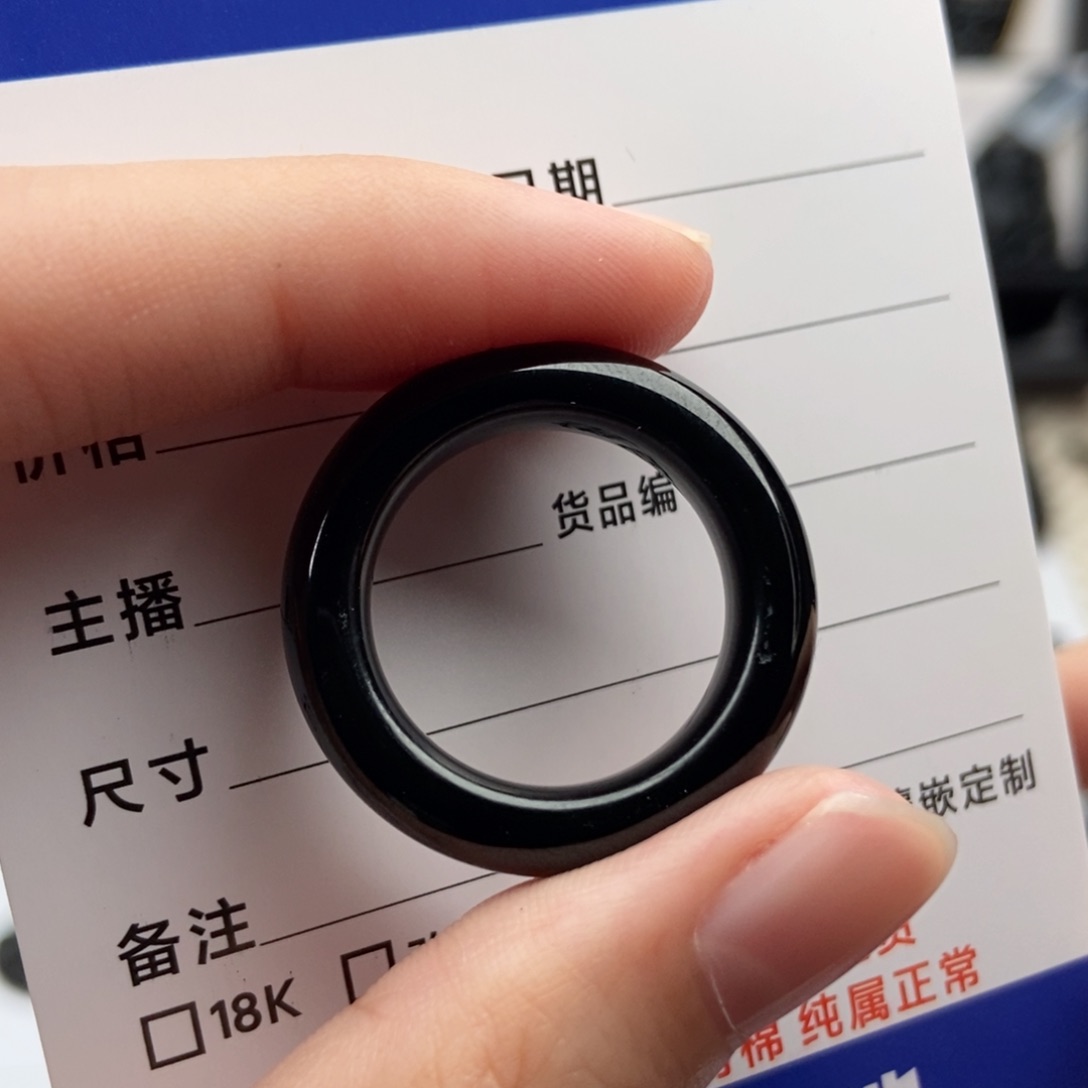 颈饰未镶嵌翡翠沈****，戒圈