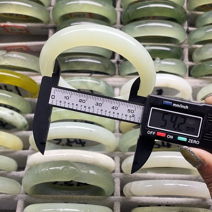 蛇纹石玉未镶嵌手镯247