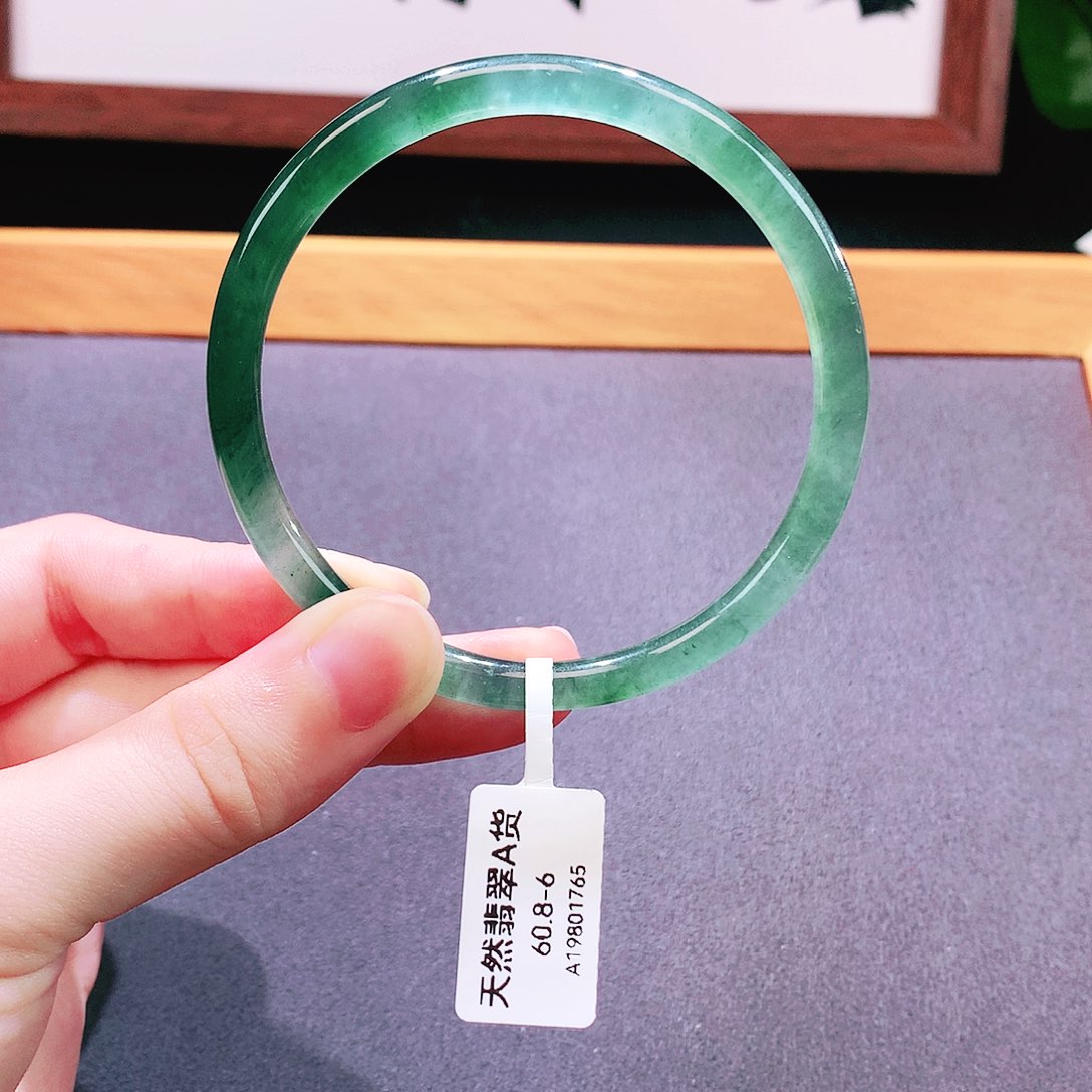 翡翠手镯未镶嵌天然翡翠