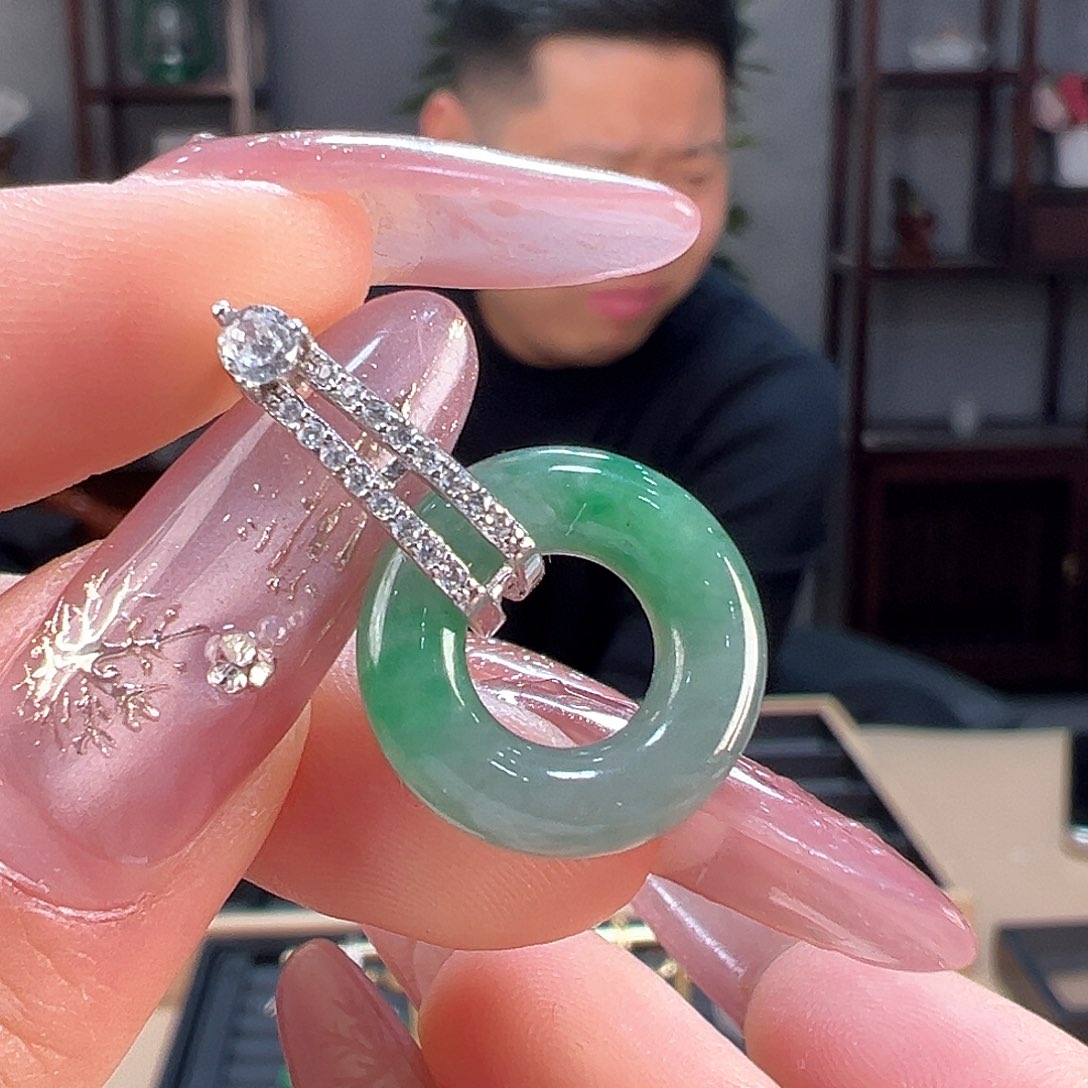 翡翠颈饰银S925镶嵌吊坠