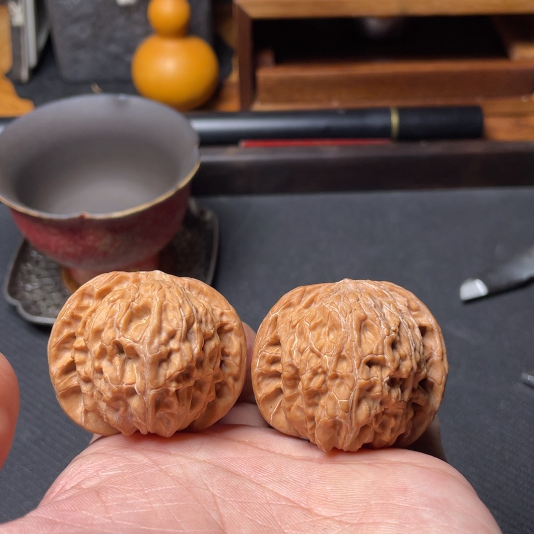 文玩核桃吊坠40.5全品红皮山地磨