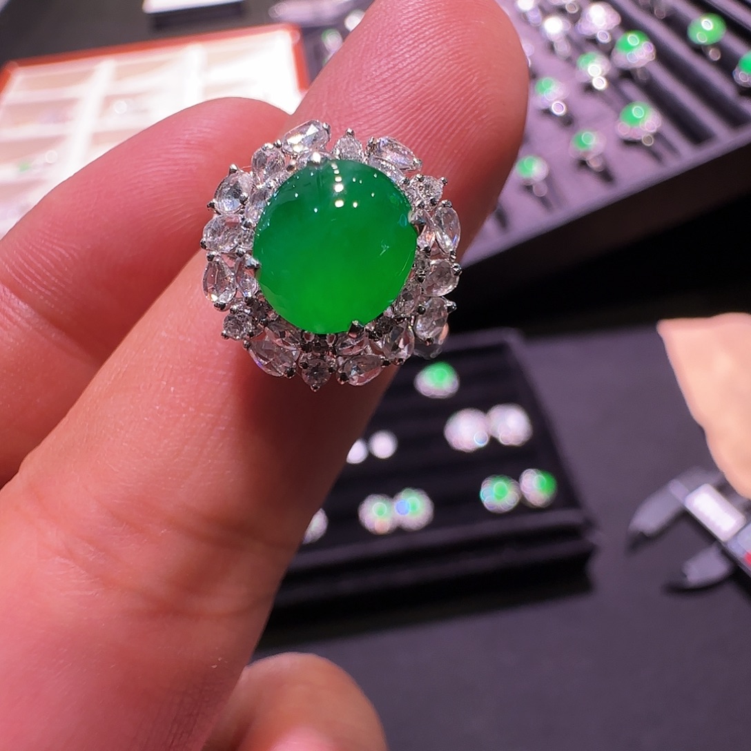 翡翠18K金镶嵌戒指