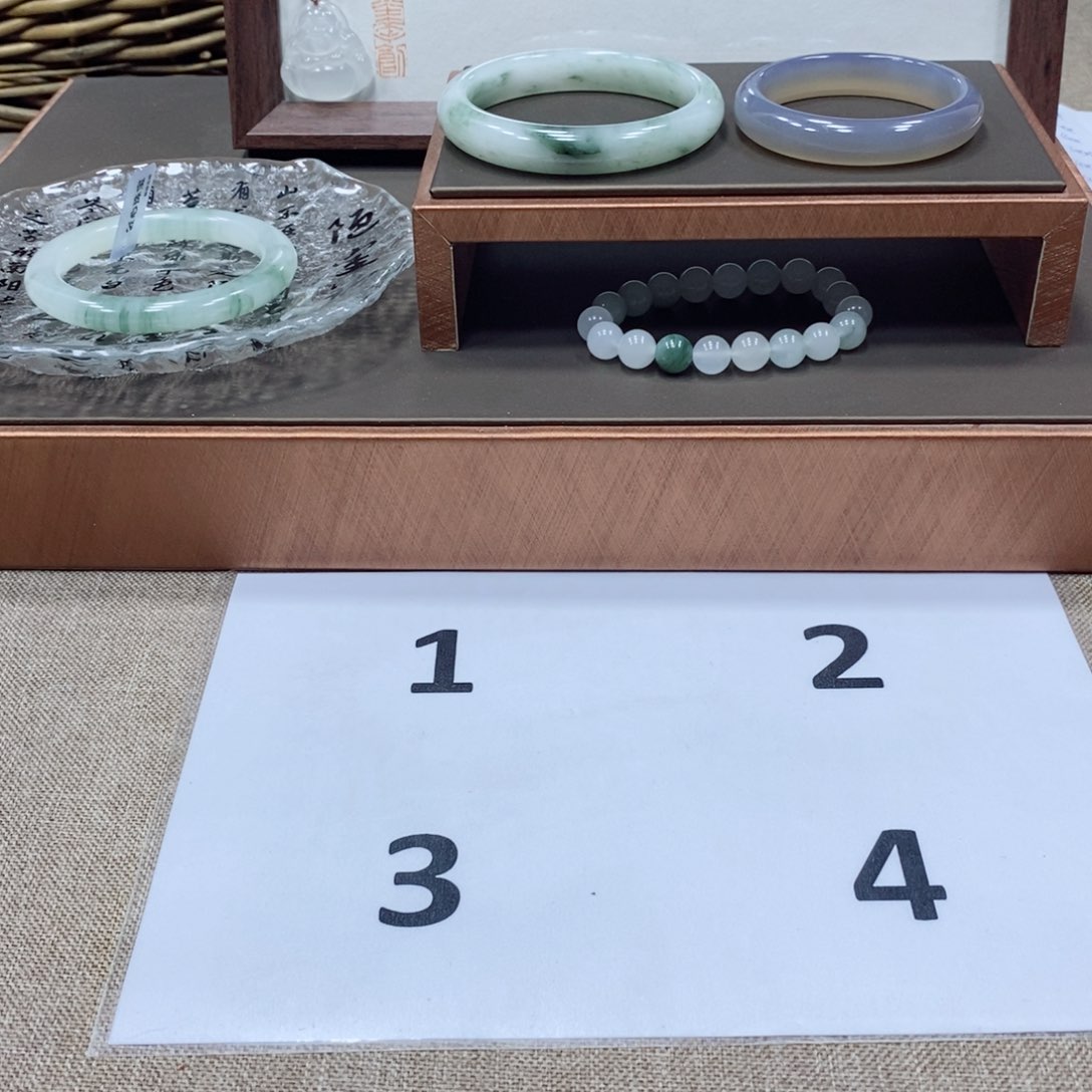 石英质玉手镯未镶嵌美****?