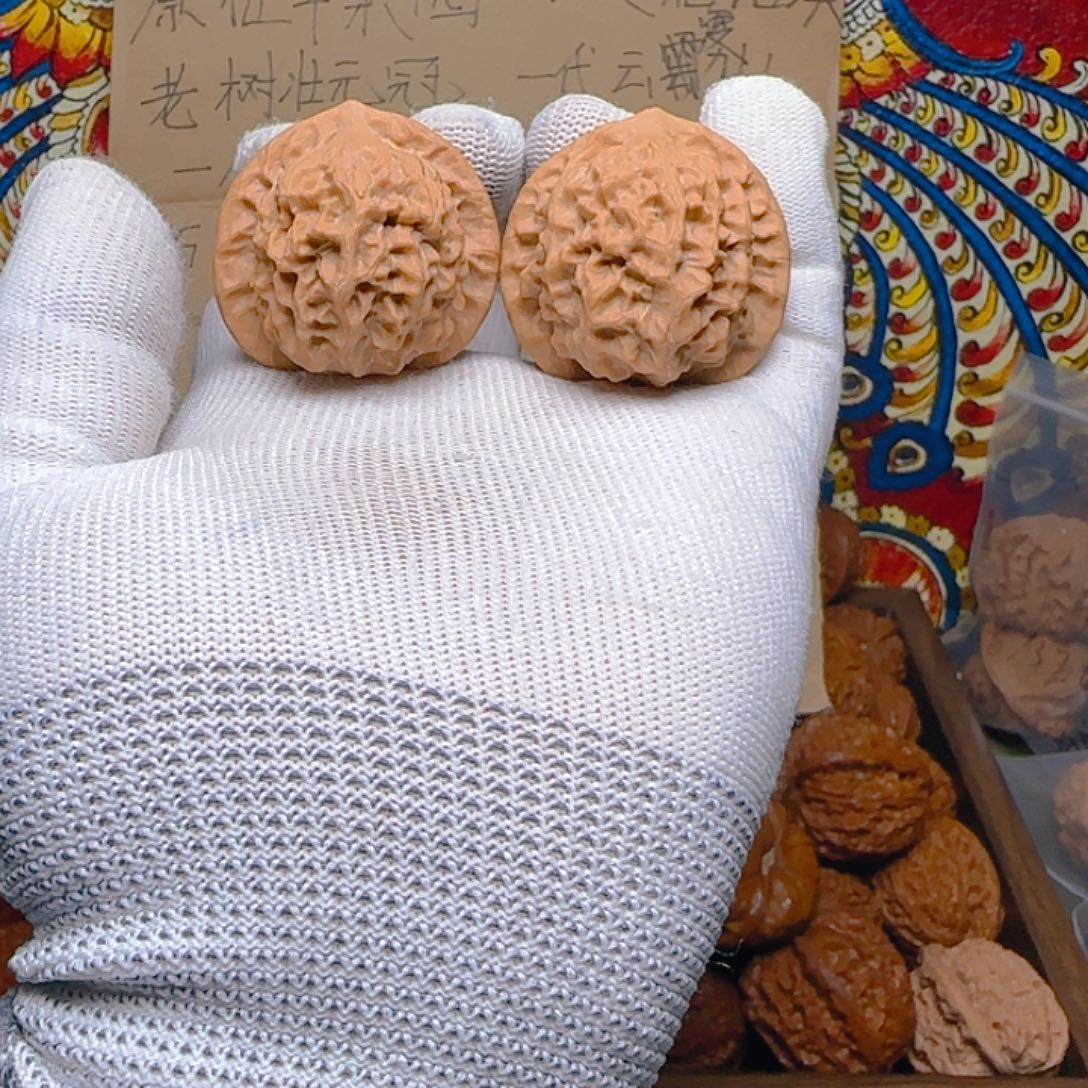 吊坠文玩核桃一代瓷娃娃