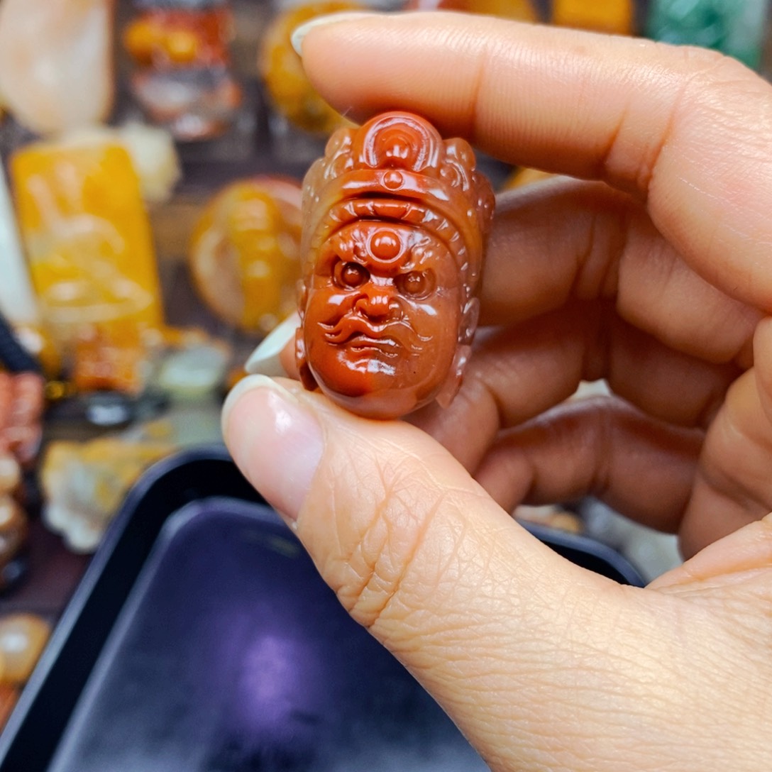 石英质玉（黄龙玉）足铂镶嵌颈饰