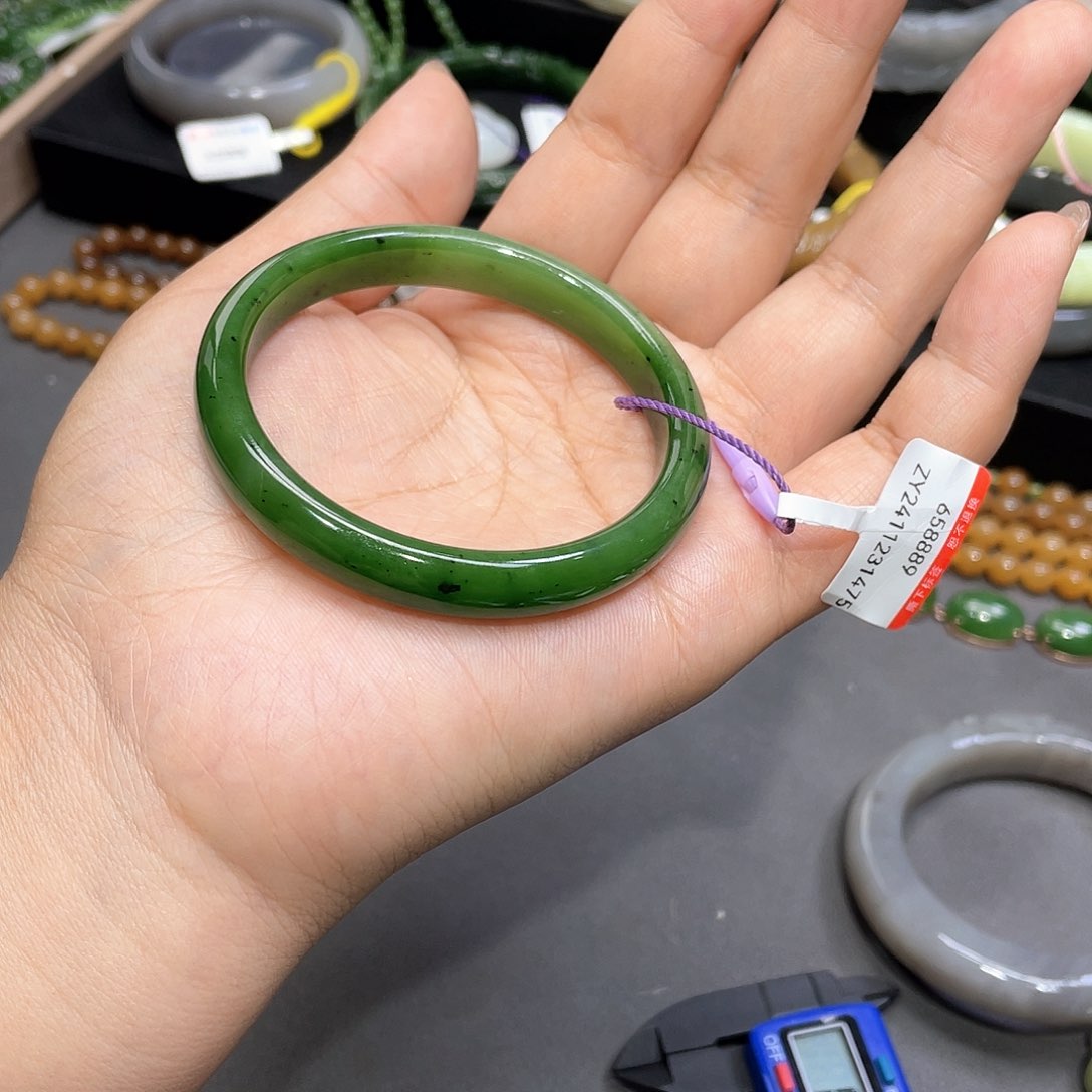 和田玉手镯5556圈口18未镶嵌