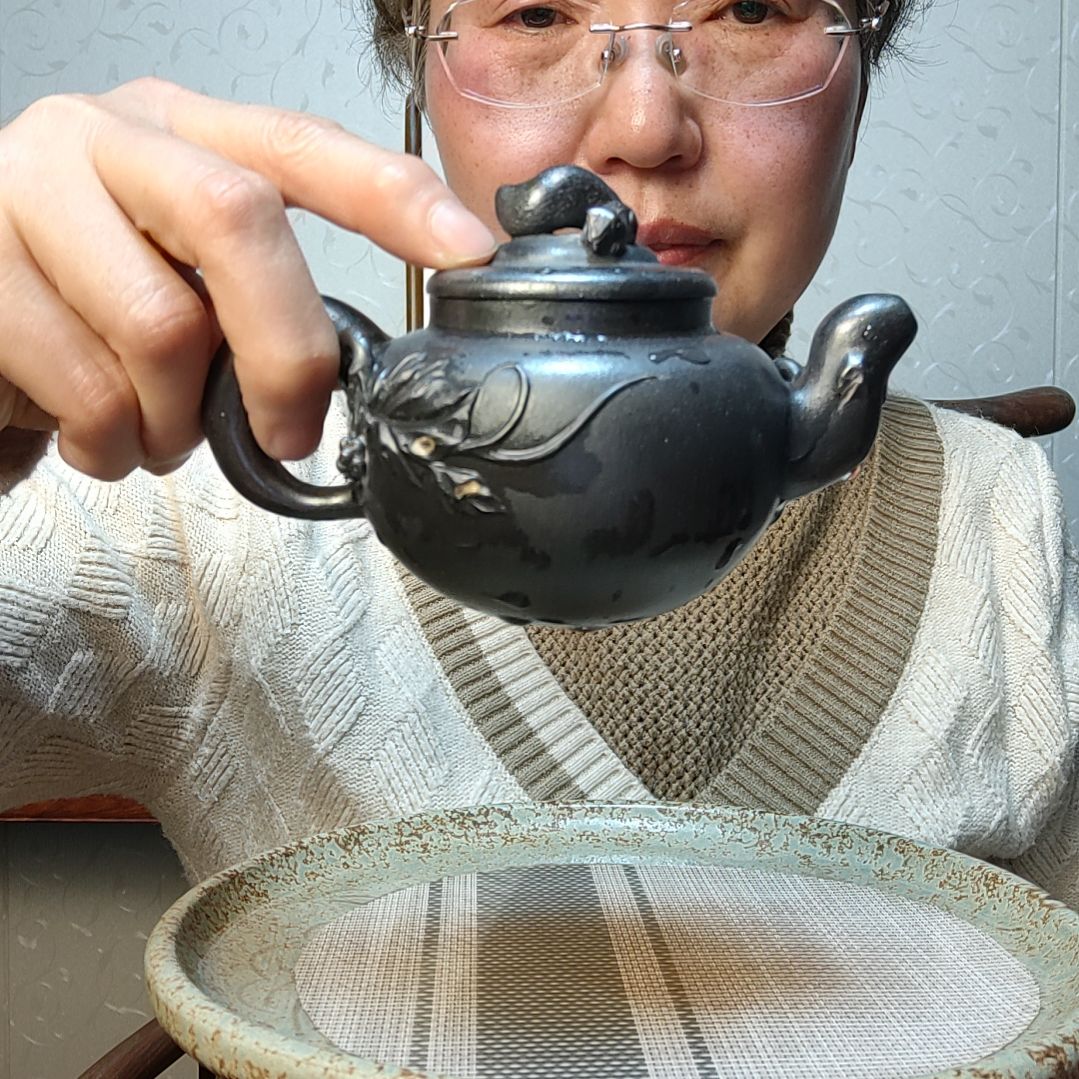 紫砂茶壶周*伟石黄松鼠葡萄壶