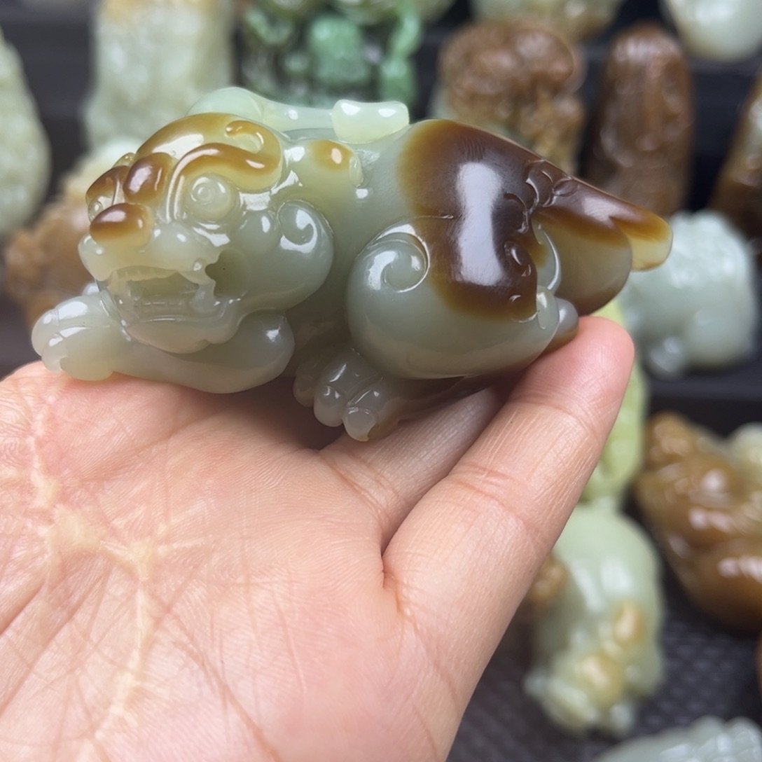 卝***京和田玉未镶嵌把件