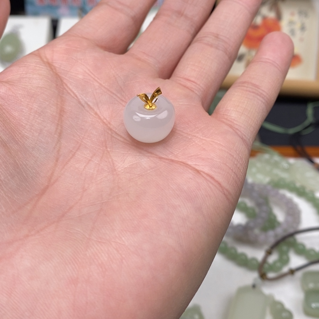 N***r和田玉未镶嵌颈饰