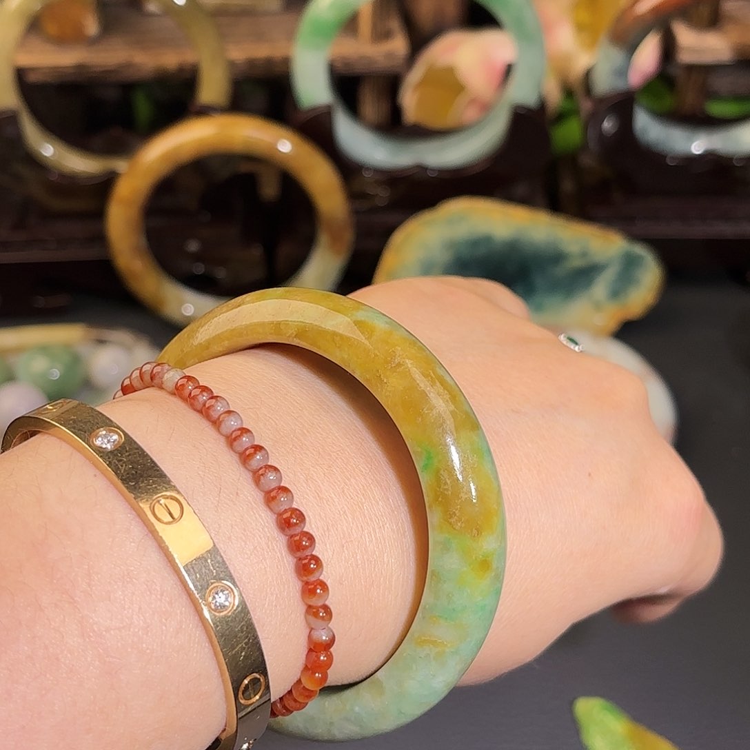 翡翠手镯未镶嵌大马坎黄加绿