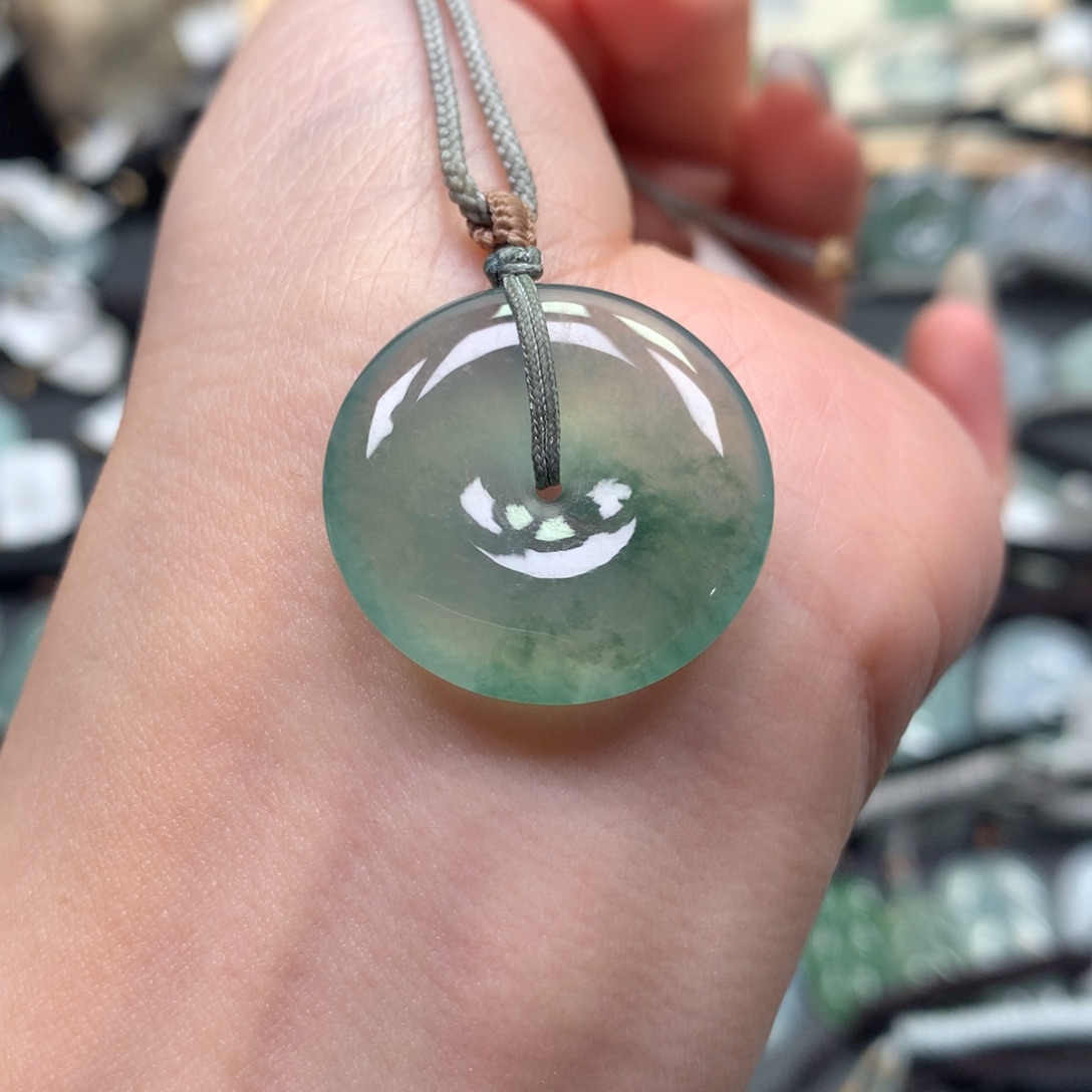 翡翠颈饰未镶嵌扣子