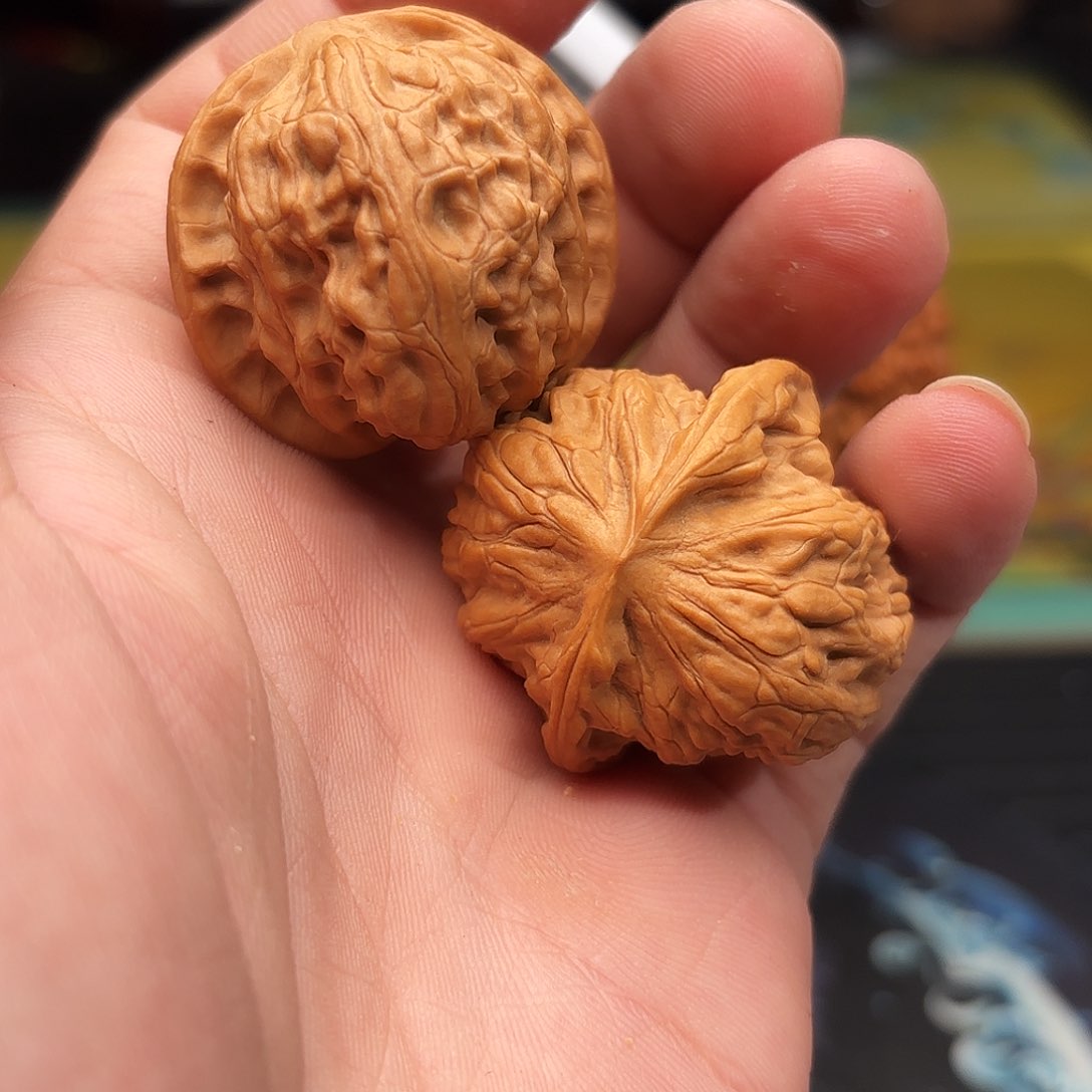 文玩核桃吊坠36野狼