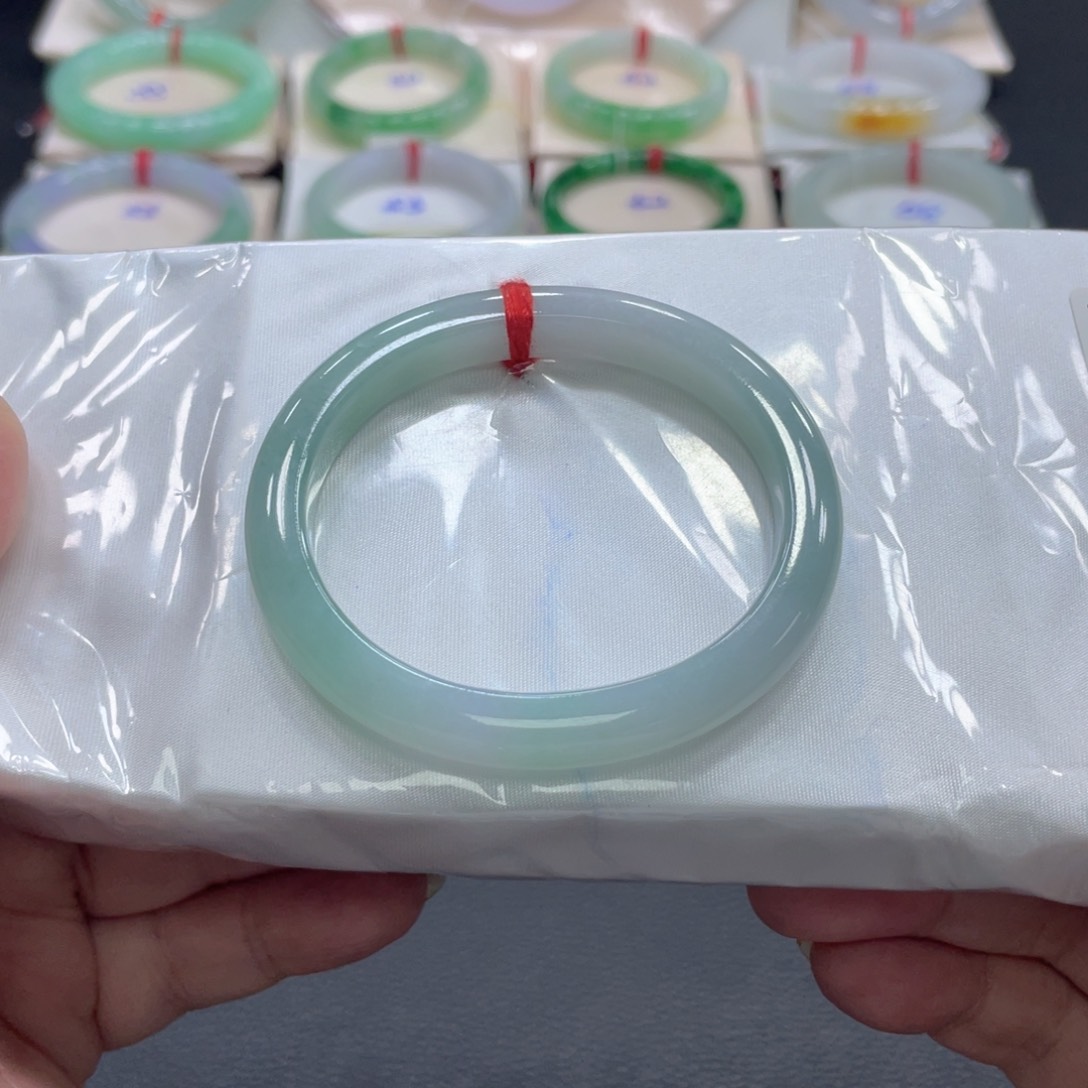 翡翠手镯未镶嵌52贵妃