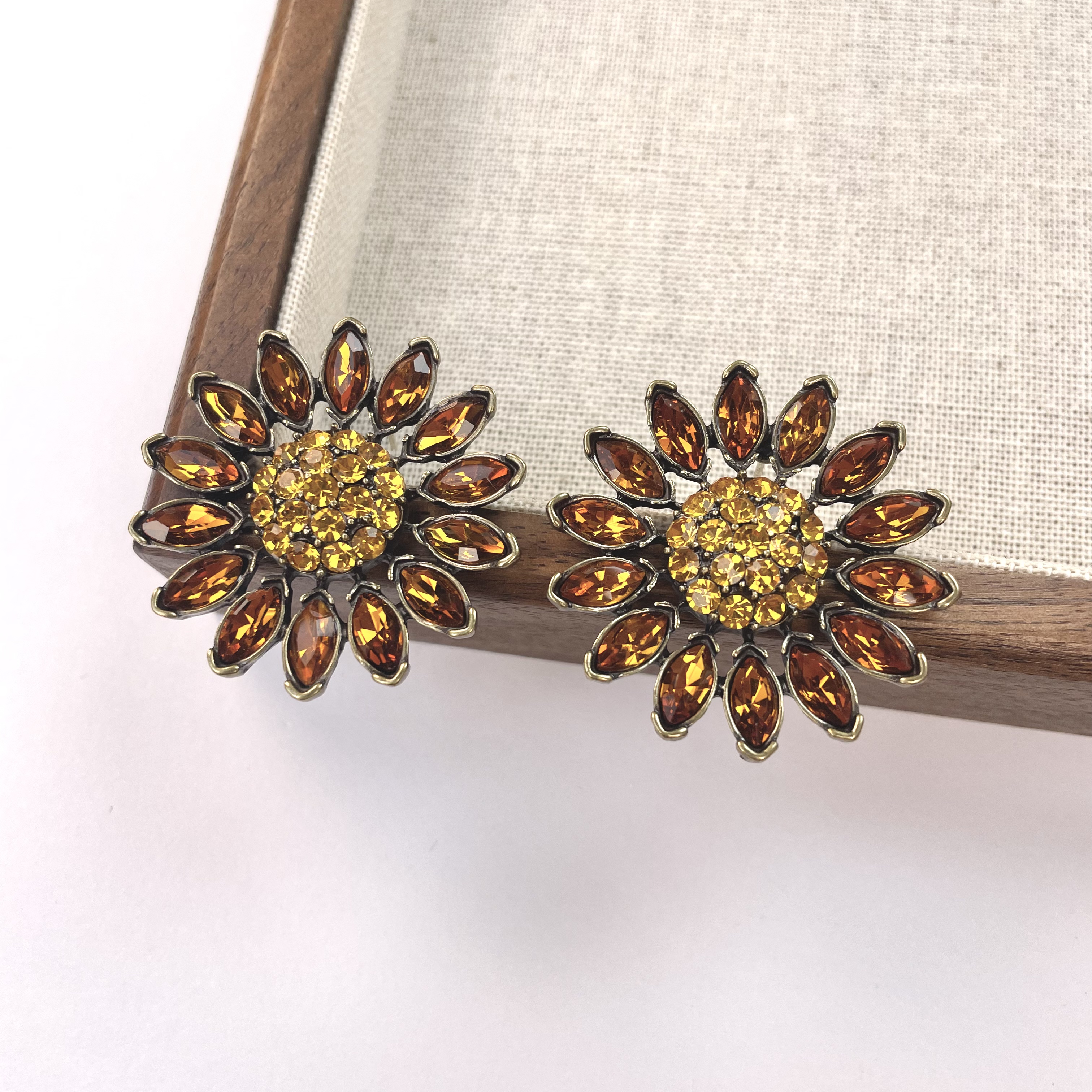 铜合金锆石耳饰 买三送一 1009 气质轻奢复古法式精致欧美耳钉