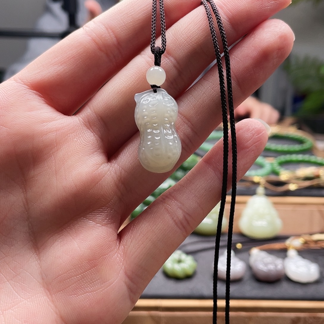 和田玉未镶嵌颈饰多样性发一