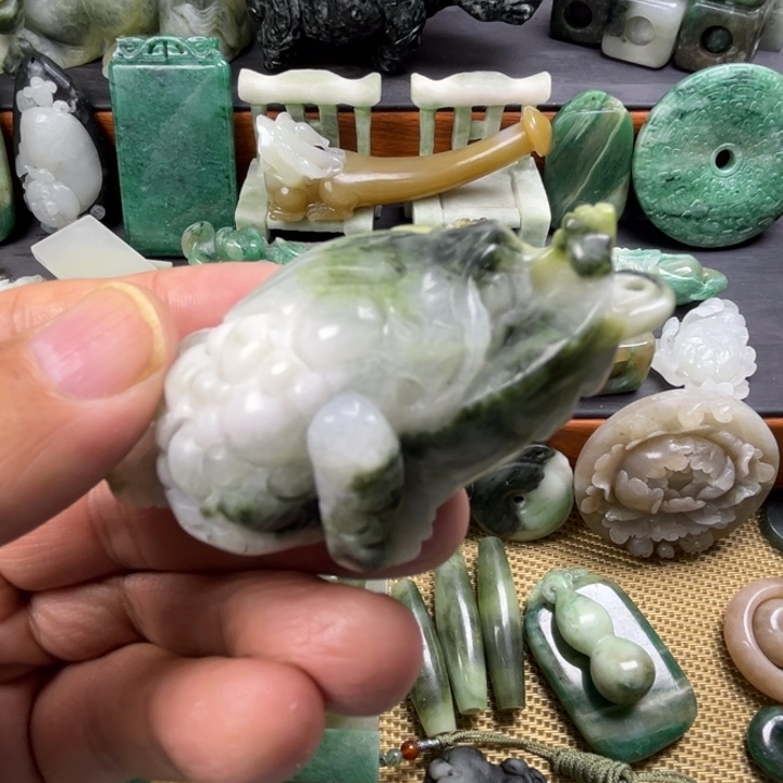 独山玉未镶嵌珠宝半成品