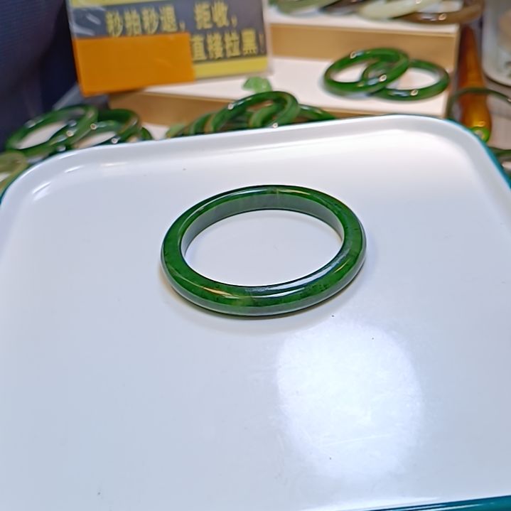 荷***香和田玉（糖玉）未镶嵌颈饰