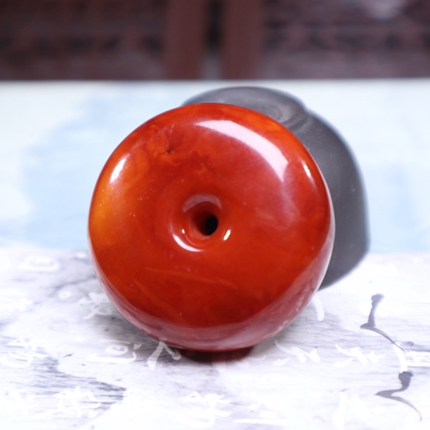 天然琥珀蜜蜡饼子吊坠尺寸39.6mm克重19.63克