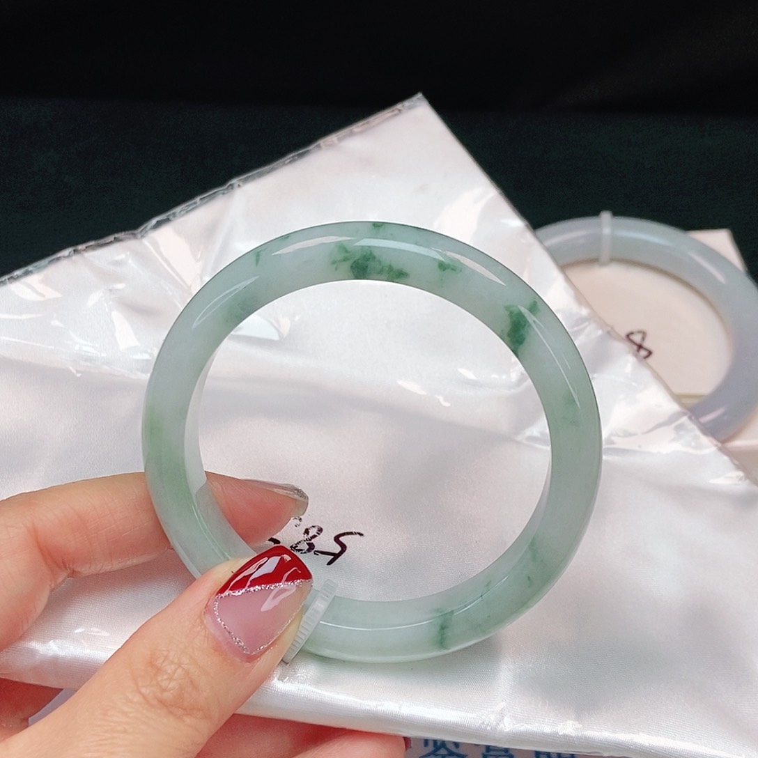 翡翠手镯未镶嵌正