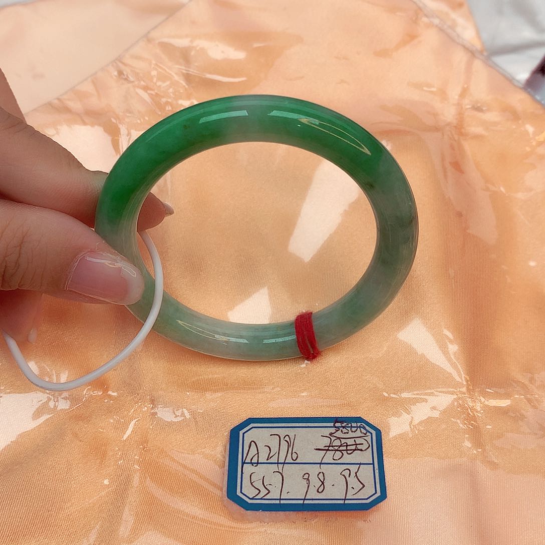 翡翠手镯未镶嵌缅甸翡翠